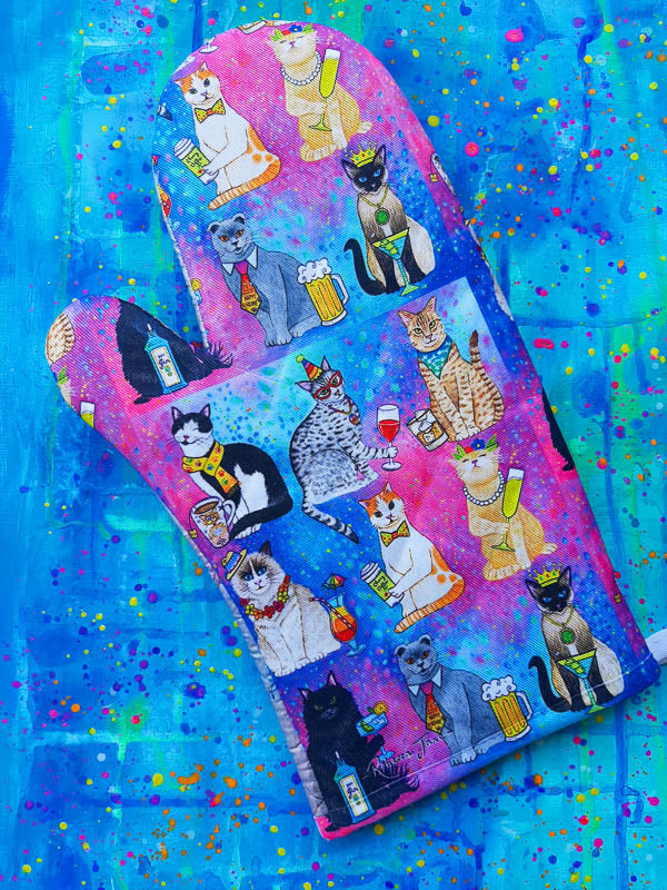 Thirsty Felines Oven Mitt