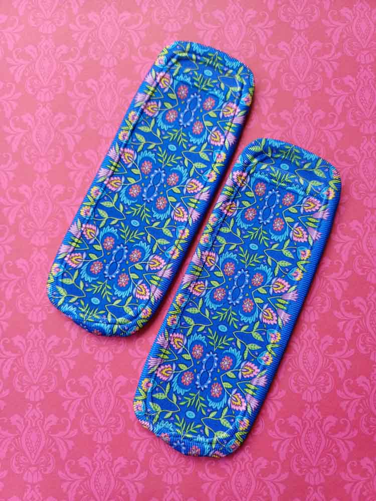 Folky Flowers Blue Icy Pole Holder